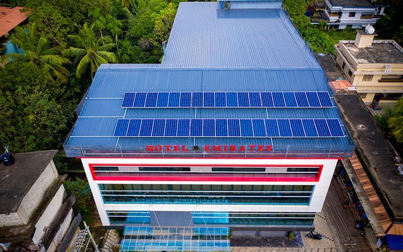 Hotel Emirates Kannangad Luaran gambar