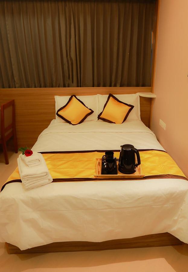 Hotel Emirates Kannangad Luaran gambar