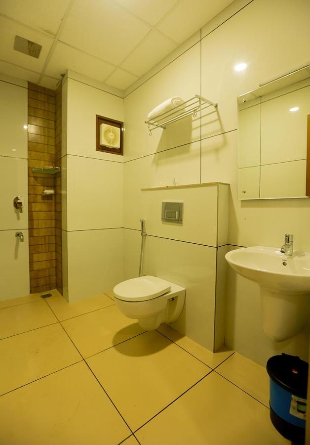 Hotel Emirates Kannangad Luaran gambar