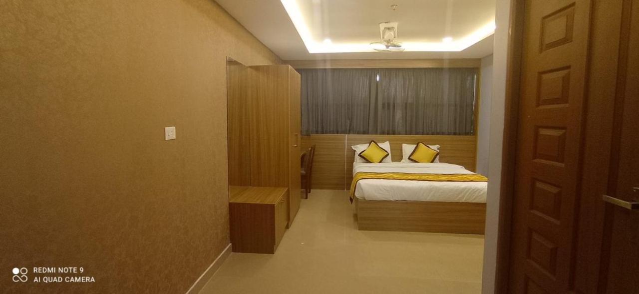 Hotel Emirates Kannangad Luaran gambar